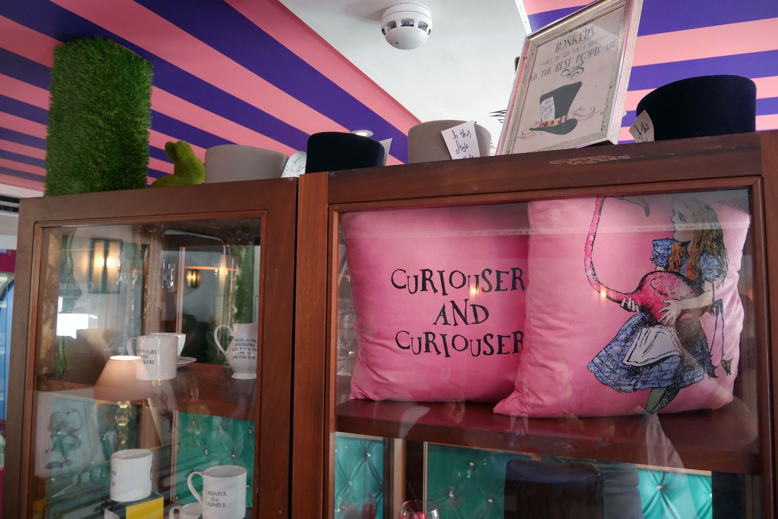 Alice in Wonderland merchandise, Alice and the Hatter