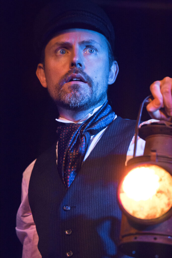 The Signalman production photo | © Elee Nova